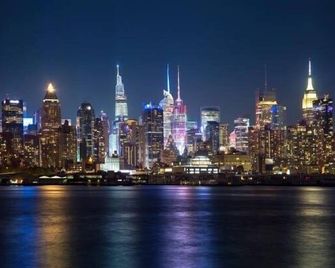 Jersey City Retreat W Private Backyard Bonfire Near Nyc - Jersey City