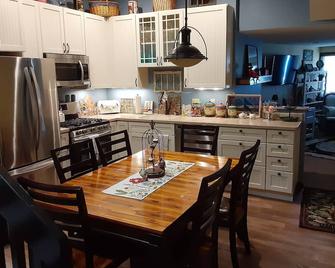 A sandy beach vacation on beautiful Crooked Lake - Alanson - Cocina