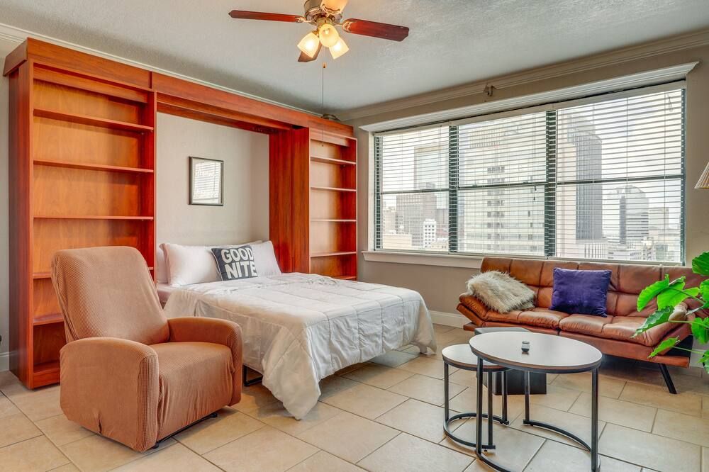 Downtown Jacksonville Studio with City Views! - ג'קסונוויל - חדר שינה