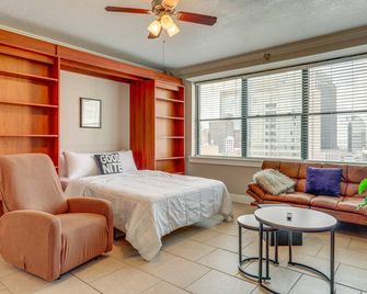 Downtown Jacksonville Studio w/ City Views! - Jacksonville - Bedroom