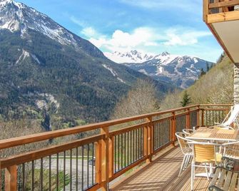 Chalet, wifi, view mountain, sauna, terrace, balcony, fireplace or stove, parking, tv, ski locker - Champagny-en-Vanoise - Balcon