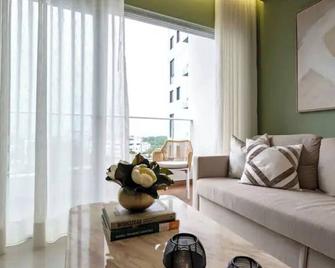 Luxury Condo Apt w/ Pool & Gym in the heart of DR. - Santo Domingo - Living room