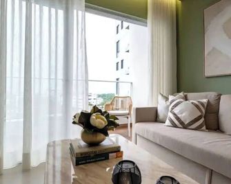 Luxury Condo Apt w/ Pool & Gym in the heart of DR. - סנטו דומינגו - סלון