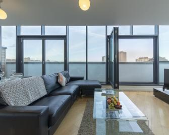 Cleyro Serviced Apartments - Finzels Reach - บริสตัล - ห้องนั่งเล่น