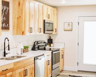 Creekside Cabin Ponderosa- One Br Stay Near Lava - McCammon - Cocina