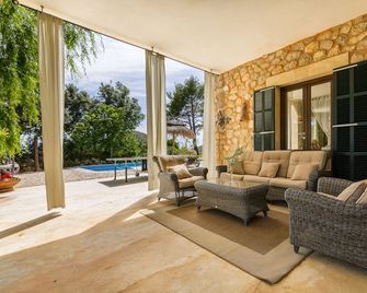Beautiful villa with breathtaking sea and mountain views 10 minutes from Andratx - Andratx - Innenhof