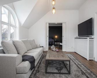 Sudurgata - Luxury Dream Apartment - Reykjavik - Living room