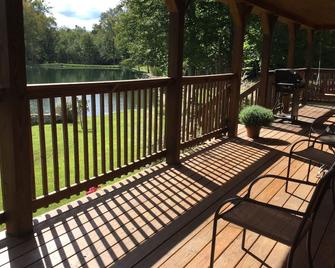 Private Catch & Release Lake—Boat Rental Included Close to Lake Cumberland - Russell Springs - Balcón