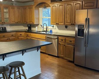 Very private home on 65 acres to hike & walk. Beautiful rolling hills with views - Tahlequah - Cocina