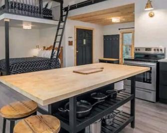 Hard to Find Cabin - Sulphur