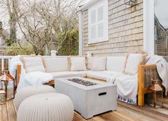 Beach chic, in town, just renovated - Nantucket - Patio