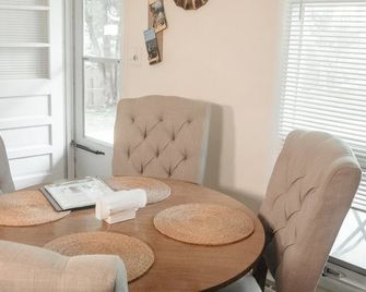 The Cozy Suite - Walking Distance to Downtown Harrisonburg and JMU - Harrisonburg - Dining room
