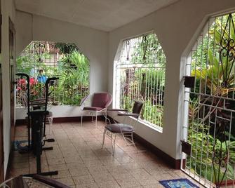 15 min from Kingston airport - Kingston