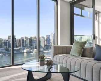 Stunning 2-Bed Apartment with Water Views - Melbourne - Pokój dzienny
