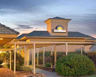 Days Inn by Wyndham Charlotte/Woodlawn Near Carowinds - Charlotte - Budynek