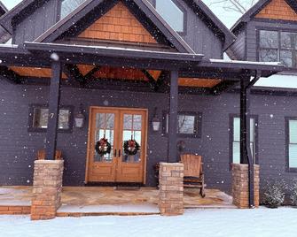 New Home with Beautiful Mountain Views - Hayesville - Building