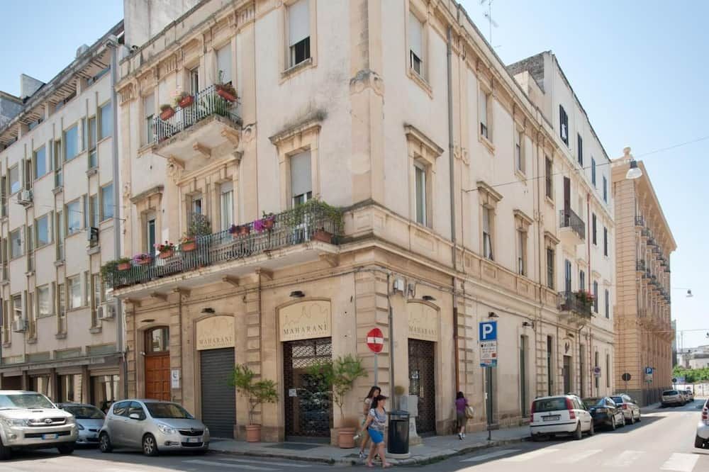 Fourseasons - לצ'ה - בניין