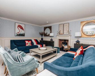 ヘイワード ハウス - ホット タブ ウィズ ラージ ガーデン - ネトルベッド - リビングルーム