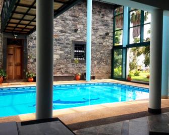 Vila Afonso - Câmara de Lobos - Pool