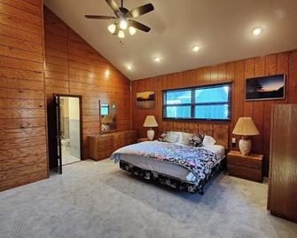 Waterfront home with amazing views! - Chesterton - Bedroom