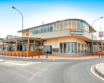 Esplanade Hotel Adelaide - Brighton