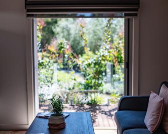 Araluen Boutique Accommodation - Yarra Glen - Living room
