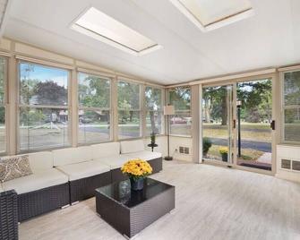 Riverside Retreat - Waterford - Living room
