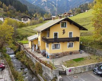 Budget Chalet Alpine - Apartment B - Zell am See - Building