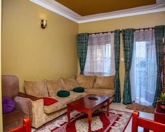 Beautiful 2-Bed house in Kampala - Jinja - Living room