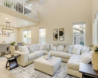 Mtn-View Gem With Private Yard Luxe Beau - Beaumont - Wohnzimmer