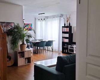 Lumineux Duplex à 2 Minutes de la Gare et 10 Mins des Quais de Seine - Conflans-Sainte-Honorine - Salon