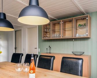 Luxury Pool House by Sea - By Traum Ferienwohnungen - Nordborg - Dining room