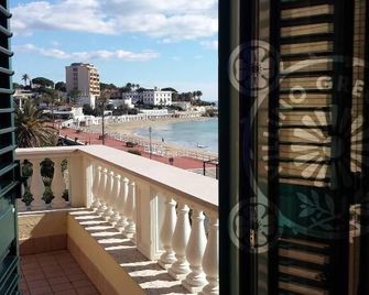 Villino Gregoraci Relais - Santa Marinella - Balcony