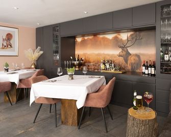 Stay at-FL - Midhurst - Restaurace