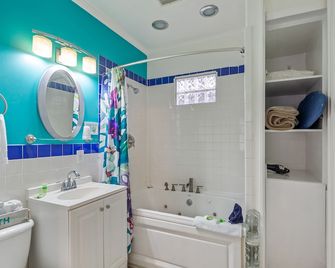 Colors On White - Key West - Badkamer