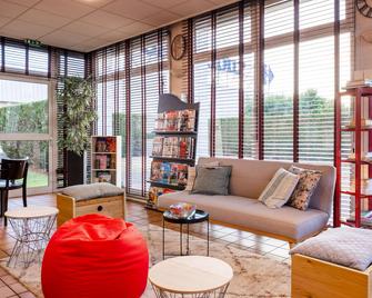 Comfort Hotel Montlucon - Montluçon - Living room