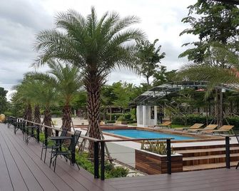 Ingaun Resort - Ban Khong - Piscina