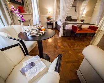 Victoria Hotel Letterario - Trieste - Yatak Odası