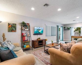 Jungle Fortress 3/3 - Lush Home w/Adjoining Studio - Fort Lauderdale