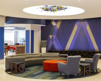Holiday Inn Express & Suites Louisville Downtown By IHG - Louisville - Lounge