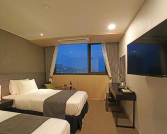 I-Jin Hotel - Ciudad de Jeju - Habitación