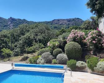 Luxury 4 Bedroom Villa With Private Pool And Breathtaking Views - La Garde-Freinet - Басейн