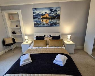 Brae View Coastal Gem - Largs - Bedroom