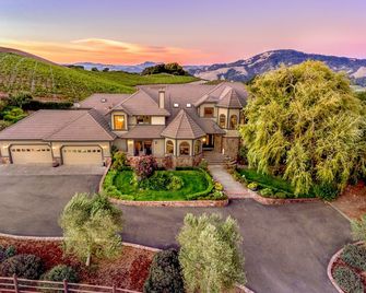 Sonoma County Wine Country Vineyard Estate with Pool! - Santa Rosa - Bygning