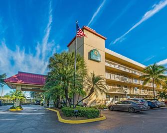 La Quinta Inn by Wyndham West Palm Beach - Florida Turnpike - West Palm Beach - Building