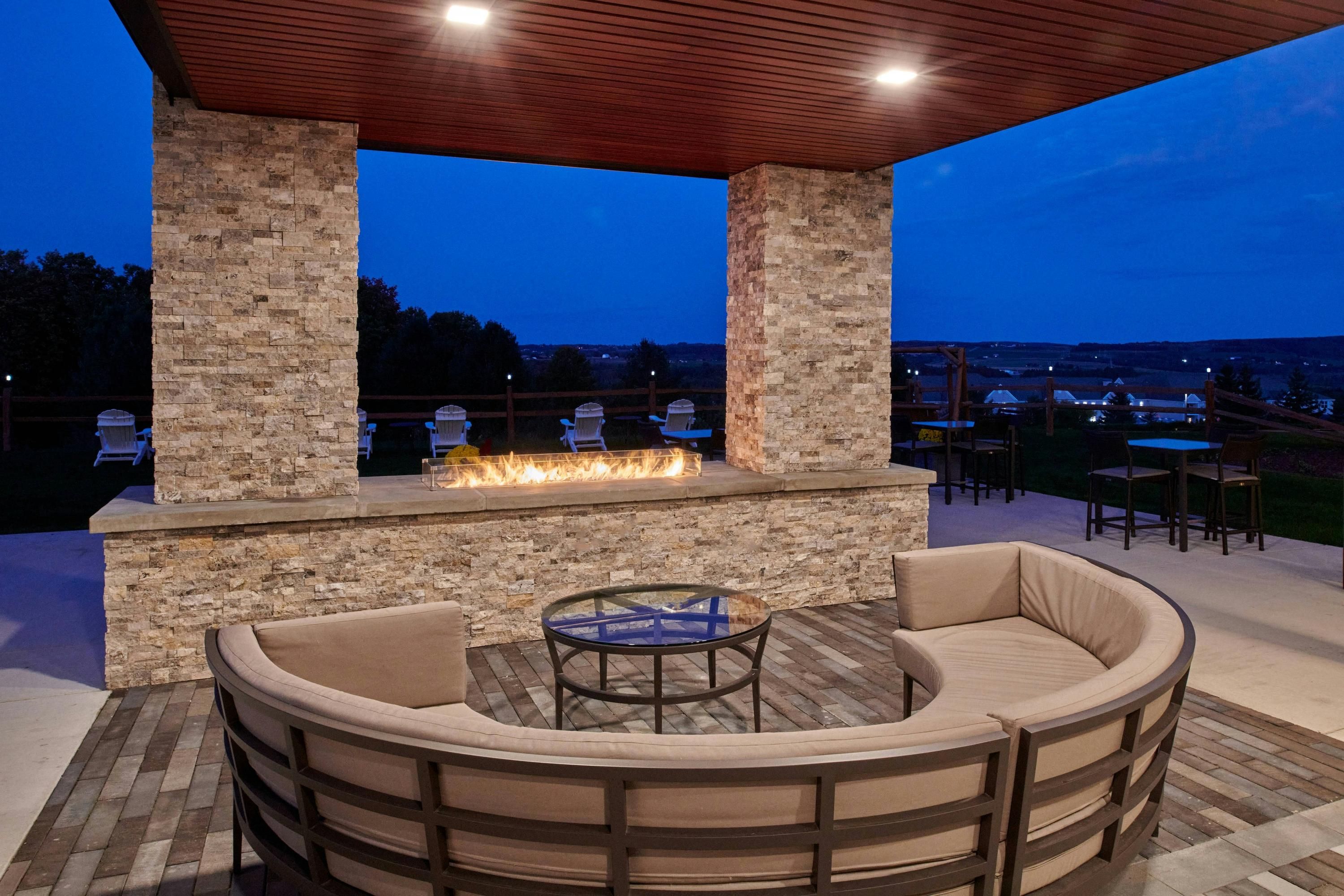 Courtyard by Marriott Petoskey at Victories Square - Petoskey - Balkon