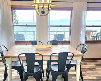 Charming Lakefront Cottage on Coldwater Lake - Coldwater - Jídelna