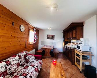 3-Room Apartment, 2 Baths, 6-7 People with Parking in Bisanne 1500 - Villard-sur-Doron - Huiskamer