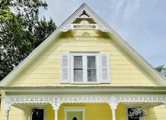 The Gingerbread House In Quilt Town, Usa! - Hamilton - Edificio