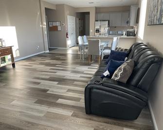 Entire Beautiful New Home in Buckeye AZ - Buckeye - Living room